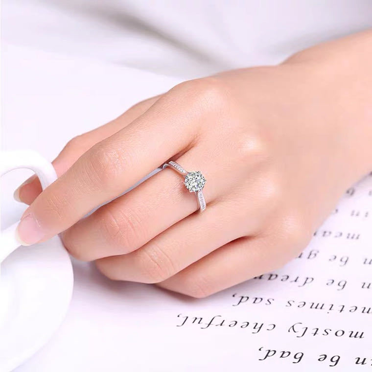 时尚新款经典T六爪莫桑石戒指s925纯银仿真戒指婚戒求婚戒指
