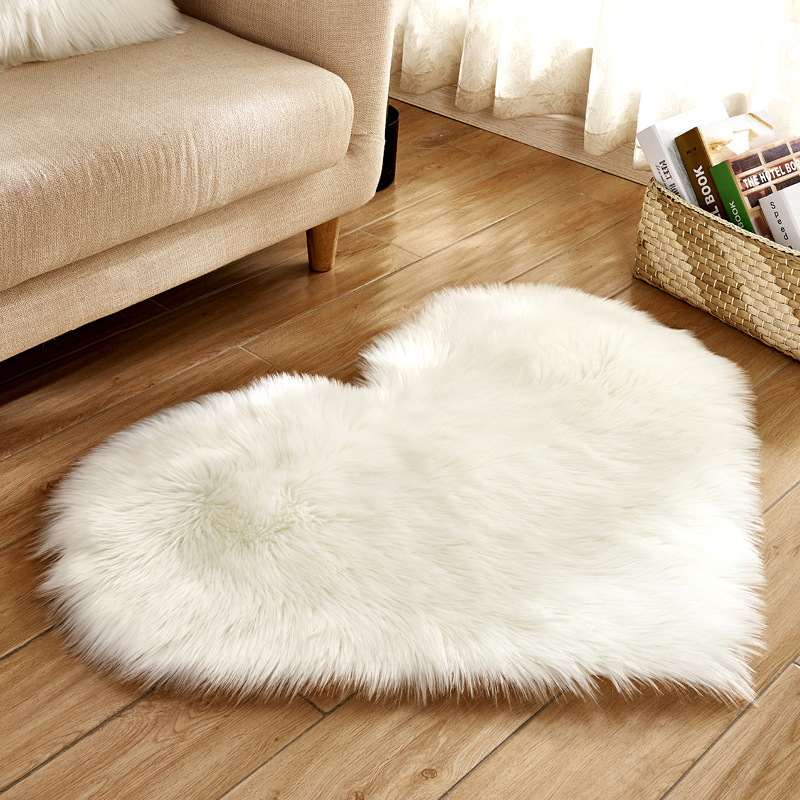 2021新款家居家纺长毛绒客厅心形地毯卧室床边地垫可爱少女风：白色