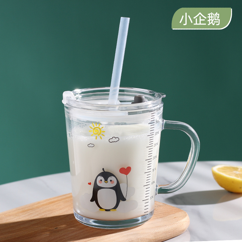 儿童牛奶杯带刻度把杯耐热玻璃早餐杯冲泡奶粉吸管杯可微波炉加热：小企鹅