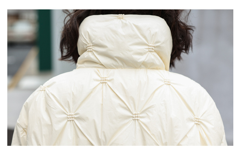 2021冬季新款时尚皱皱菱形设计感高领羽绒服女装白鸭绒保暖外套